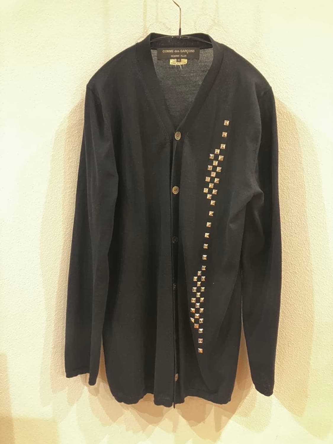 07SS 꼼데가르송 옴므 플러스 스터드 울 가디건 상품이미지1