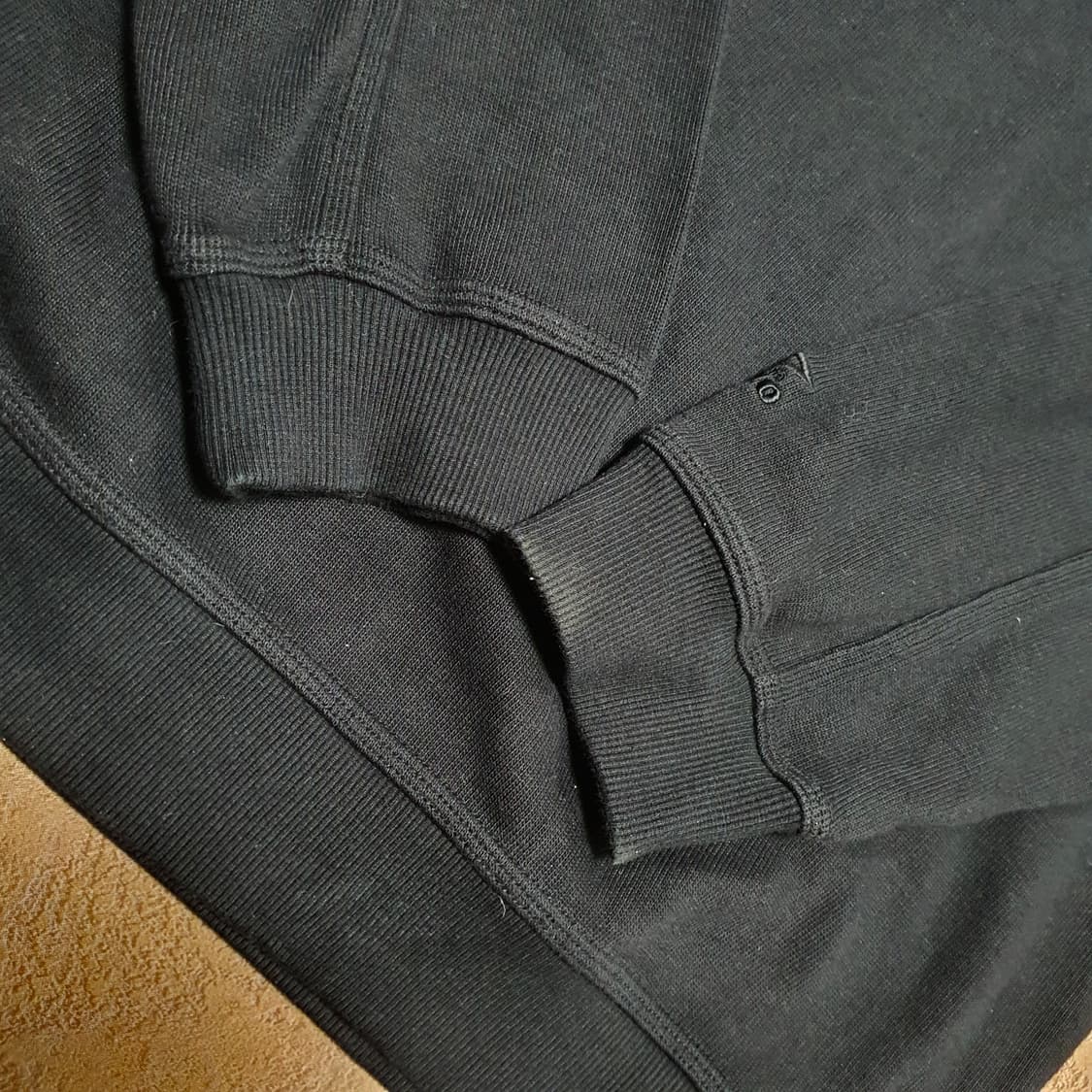 ✨ (바배) 엄브로 빅로고 블랙 맨투맨  상품이미지5