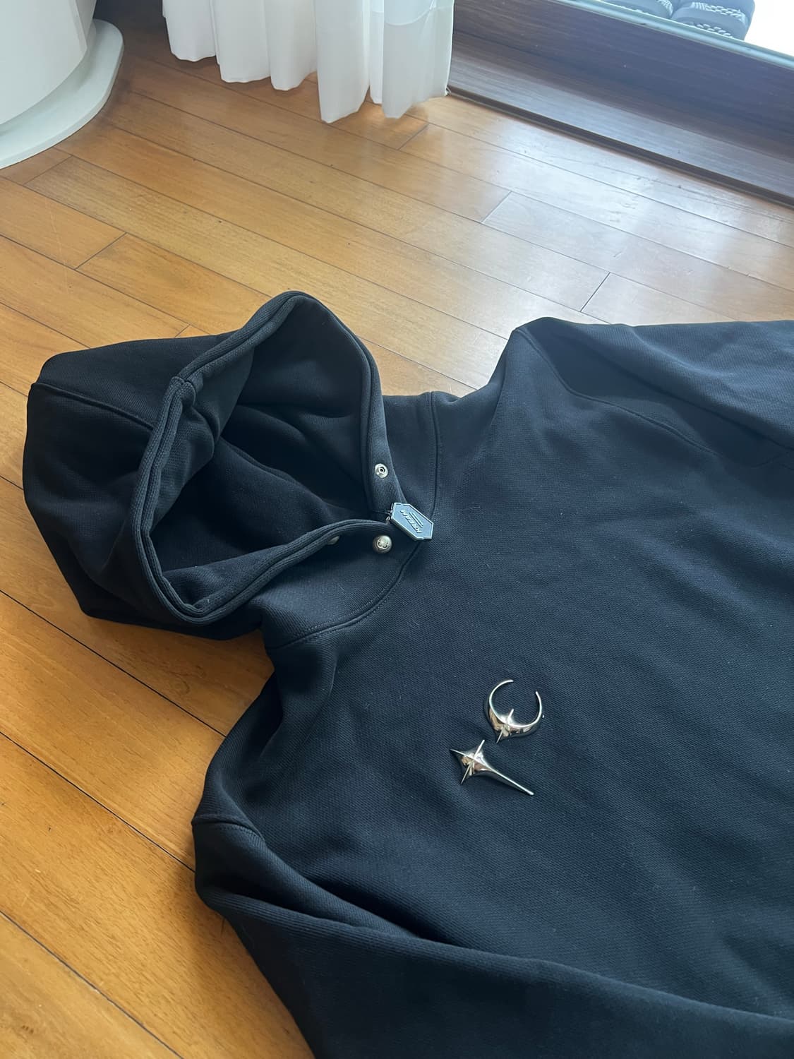 떠그클럽 아머 후드티 블랙 상품이미지1