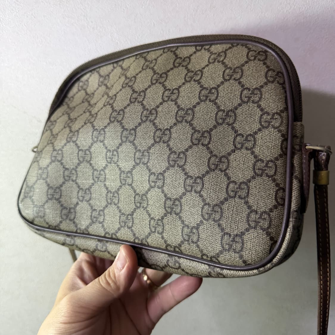 빈티지 구찌 GG슈프림 로고 반달 크로스백 상품이미지5