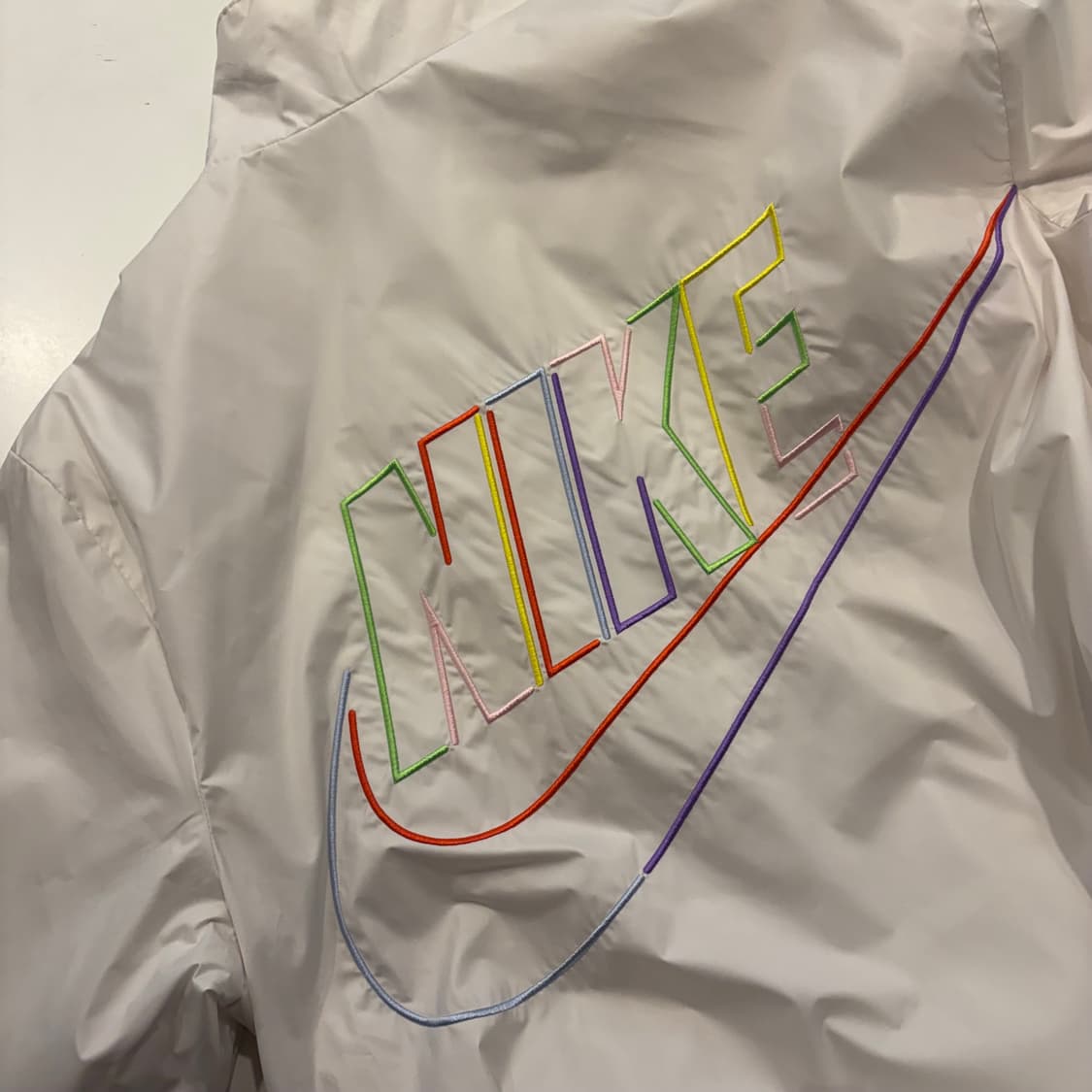 [L] 나이키 빅로고 멀티컬러 바람막이 화이트 자켓 D355 상품이미지9