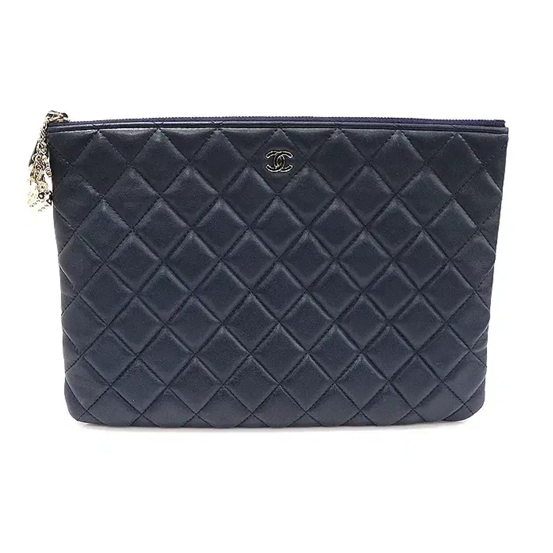 샤넬 A82415 램스킨 클래식 참 장식 뉴미듐 클러치 EP46972CH 상품이미지1