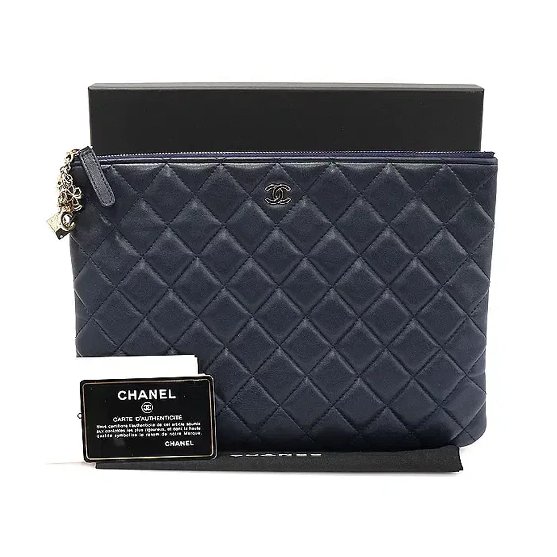 샤넬 A82415 램스킨 클래식 참 장식 뉴미듐 클러치 EP46972CH 상품이미지2