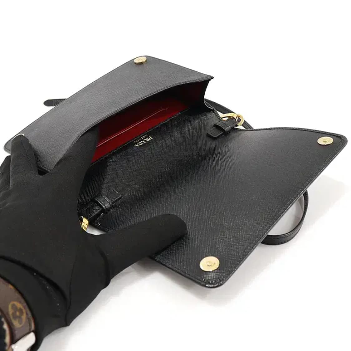 프라다 1BP019 블랙 사피아노 금장 미니 크로스백 CO56979PR 상품이미지5