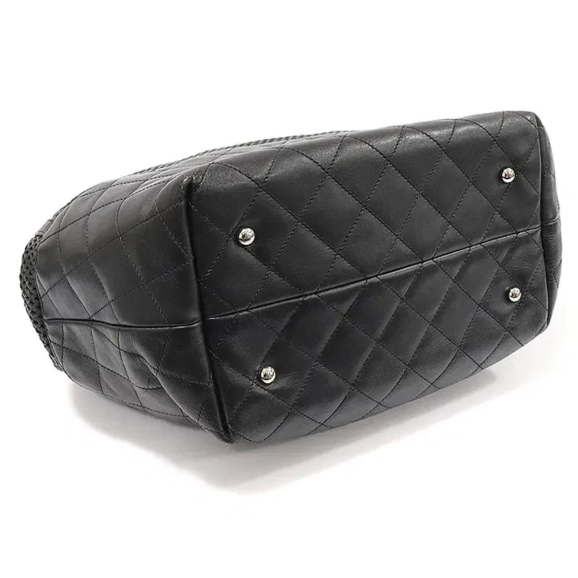 샤넬 블랙 퀄팅 퍼포 노스 사우스 은장 체인 숄더백 EP35761CH 상품이미지4