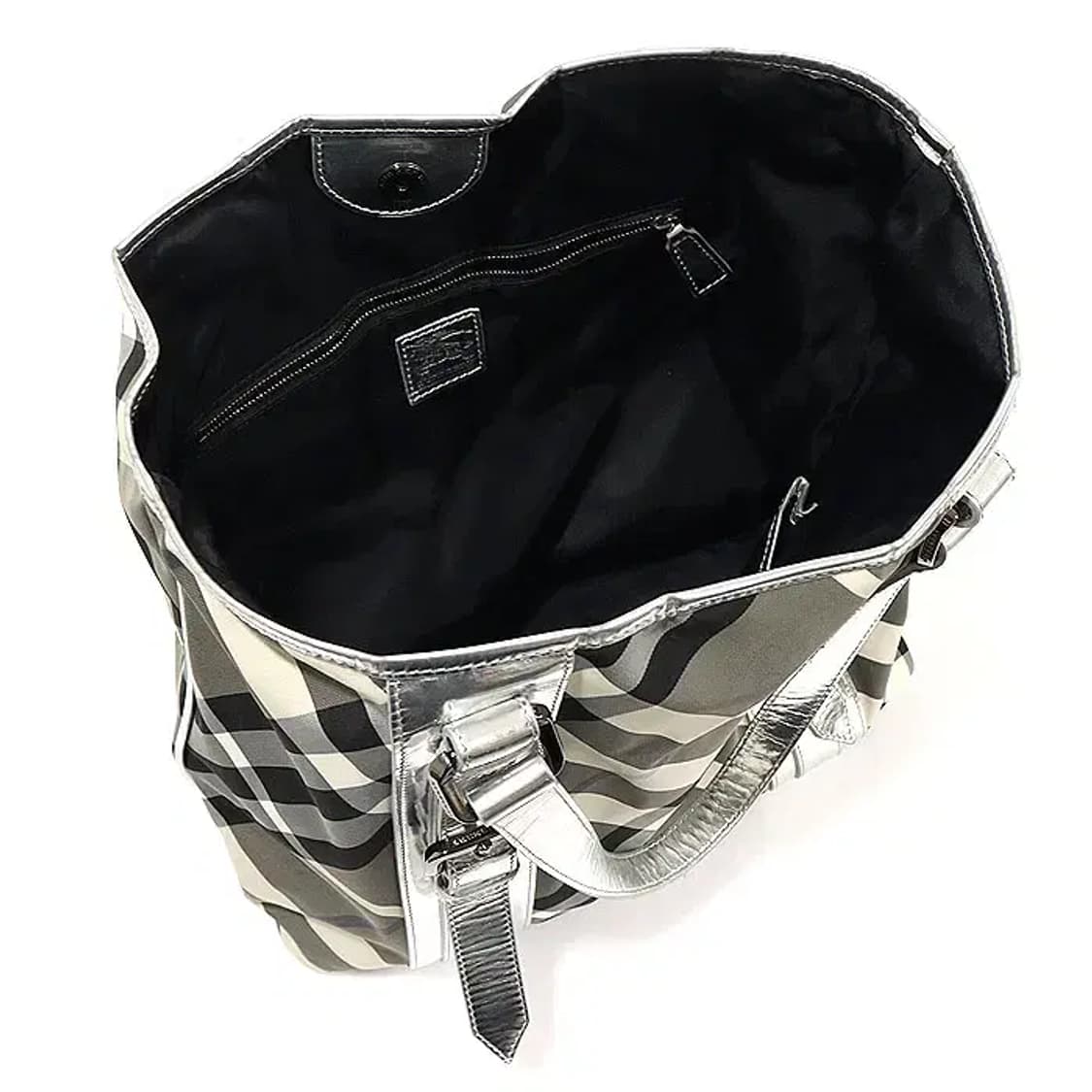 버버리 35402701 나일론 메탈릭 실버 빅토리아 토트백 22644BU 상품이미지4