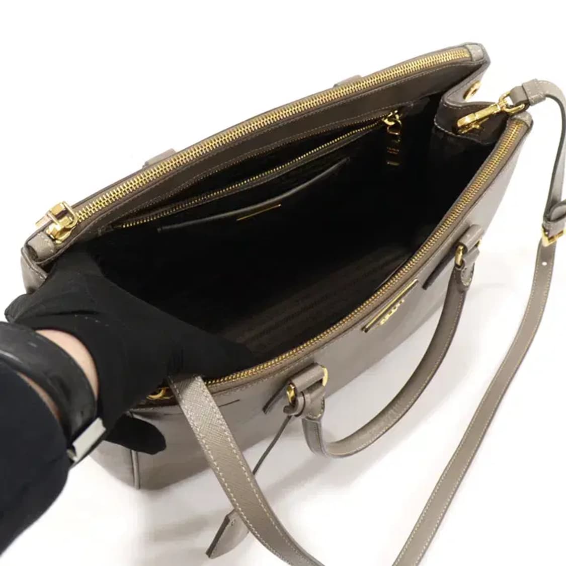 프라다 BN2274 그레이 사피아노 럭스 트라이앵글 EP99904PR 상품이미지4