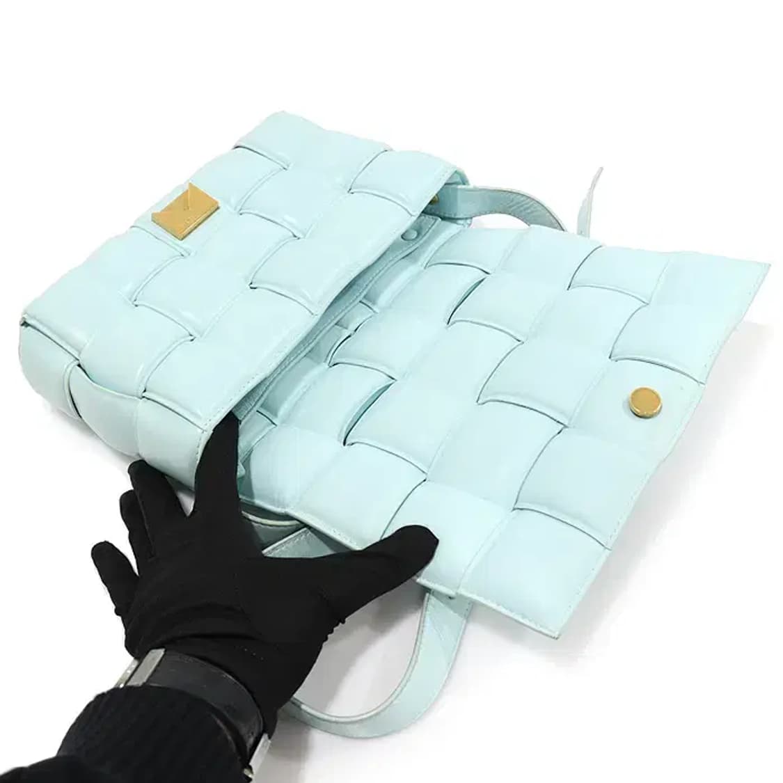 보테가베네타 591970 램스킨 패디드 카세트 크로스백 CO98528BO 상품이미지4