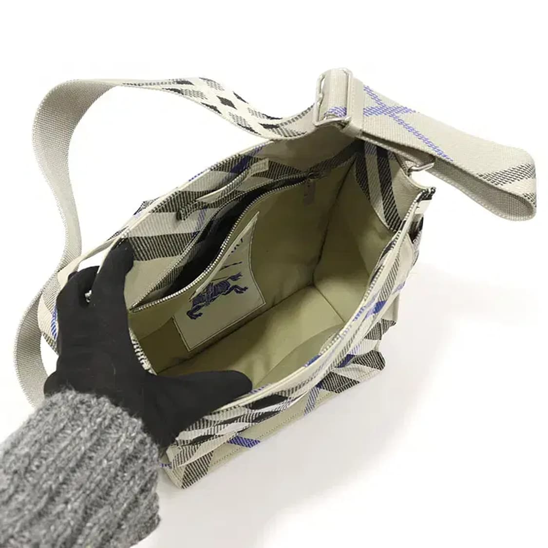 버버리 80950121 캔버스 스몰 트렌치 크로스백 CO57054BU 상품이미지6