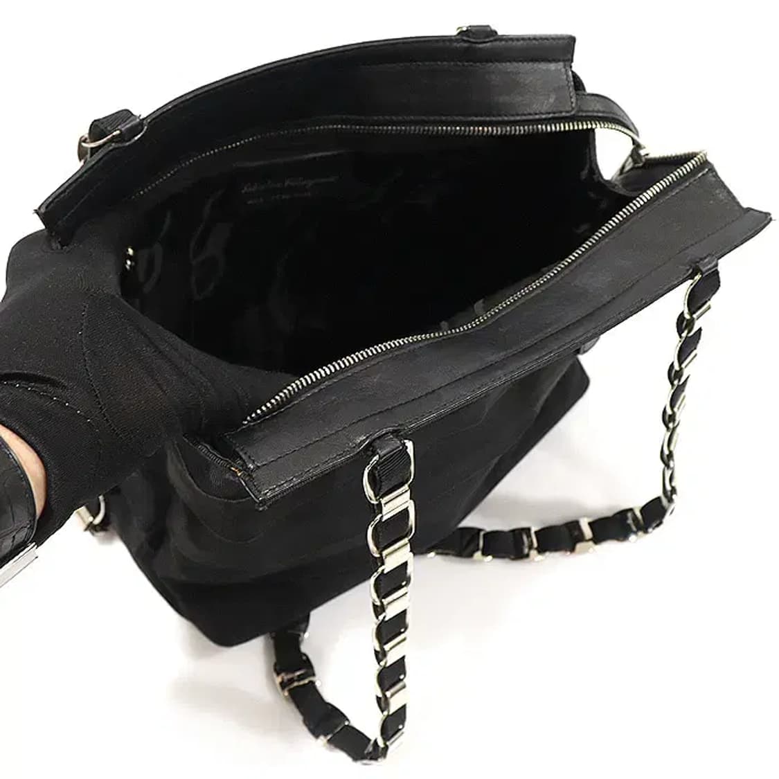 페라가모 21 6690 블랙 패브릭 은장 체인 숄더백 EP19195FE 상품이미지5