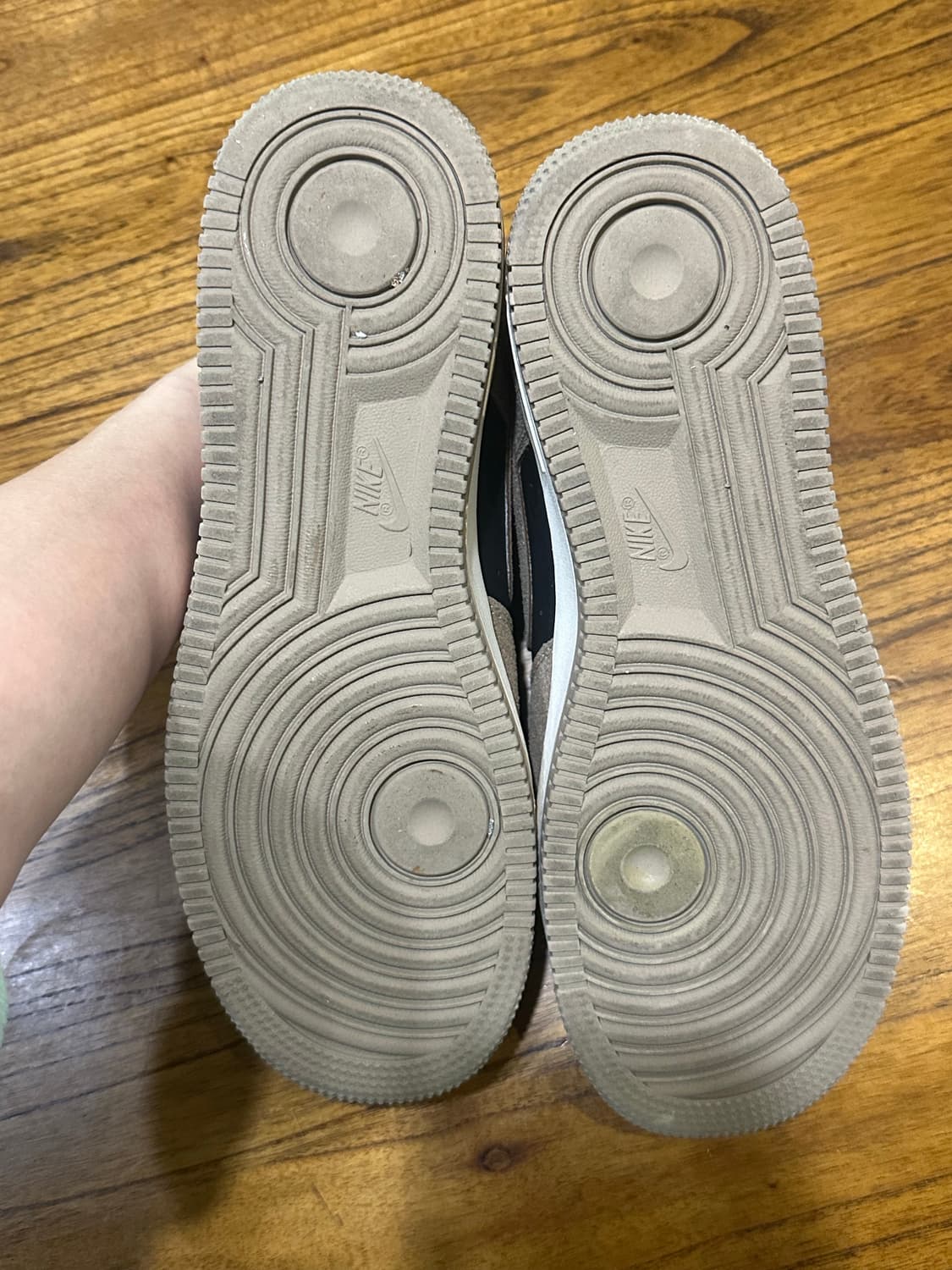 나이키 에어포스1 스웨이드 베이지/블랙 상품이미지4