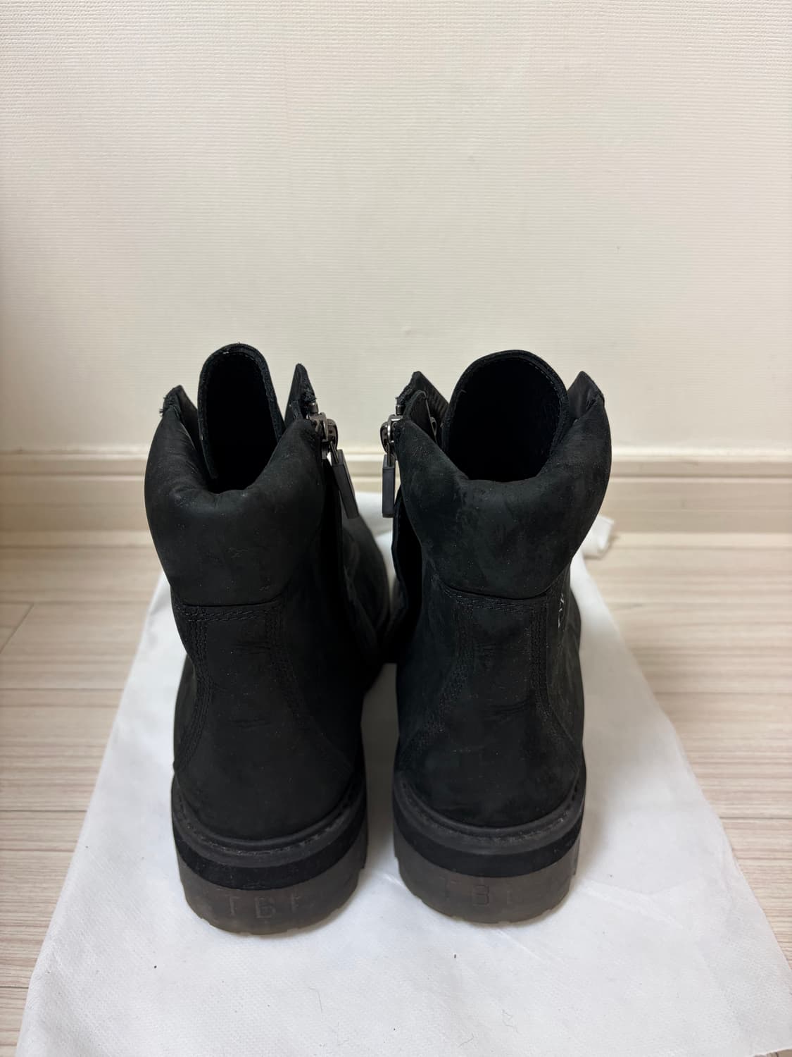 [265] 팀버랜드 x 어콜드월 6인치 사이드집 부츠 제트 블랙 상품이미지4