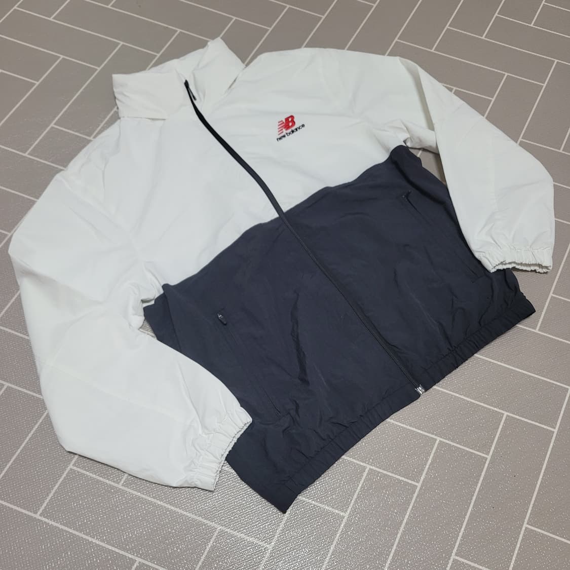 뉴발란스 에센셜 윈드브레이커 집업 자켓 L (100) 상품이미지1