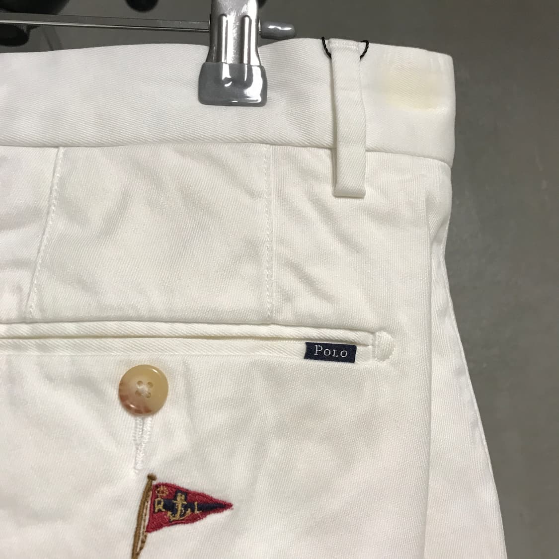 폴로 랄프로렌 멀티 자수 화이트 치노 팬츠 6(W) 상품이미지4