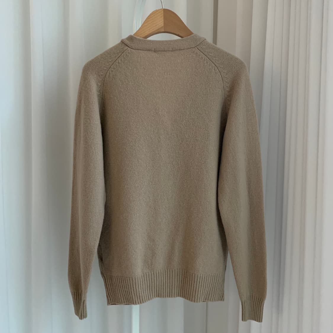 유니클로 울 100  브이넥 베이지 가디건 상품이미지4
