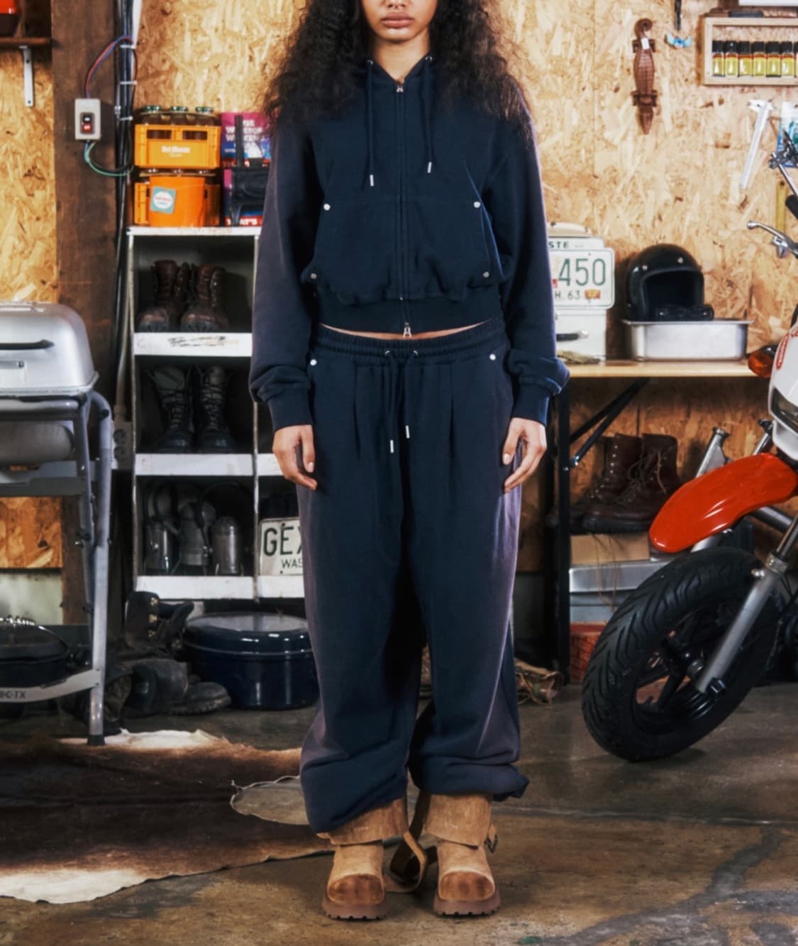 더바이닐하우스 크롭 후드집업 상품이미지4