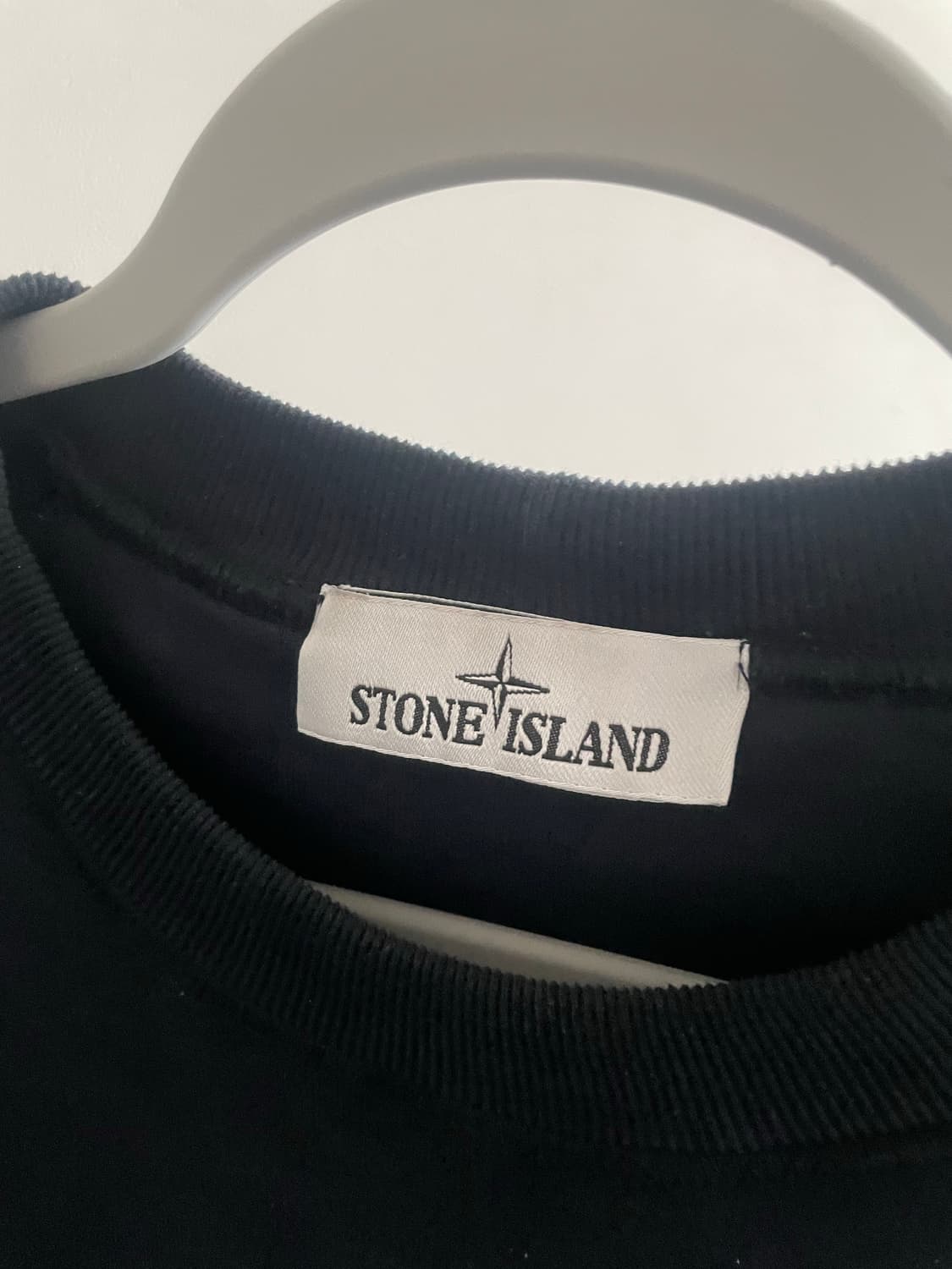 스톤아일랜드 맨투맨 네이비 색상 상품이미지3