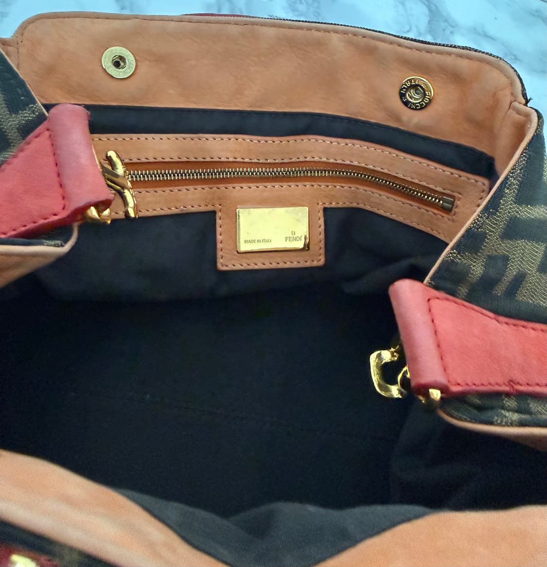 펜디 주카 자가드 토트백 상품이미지6