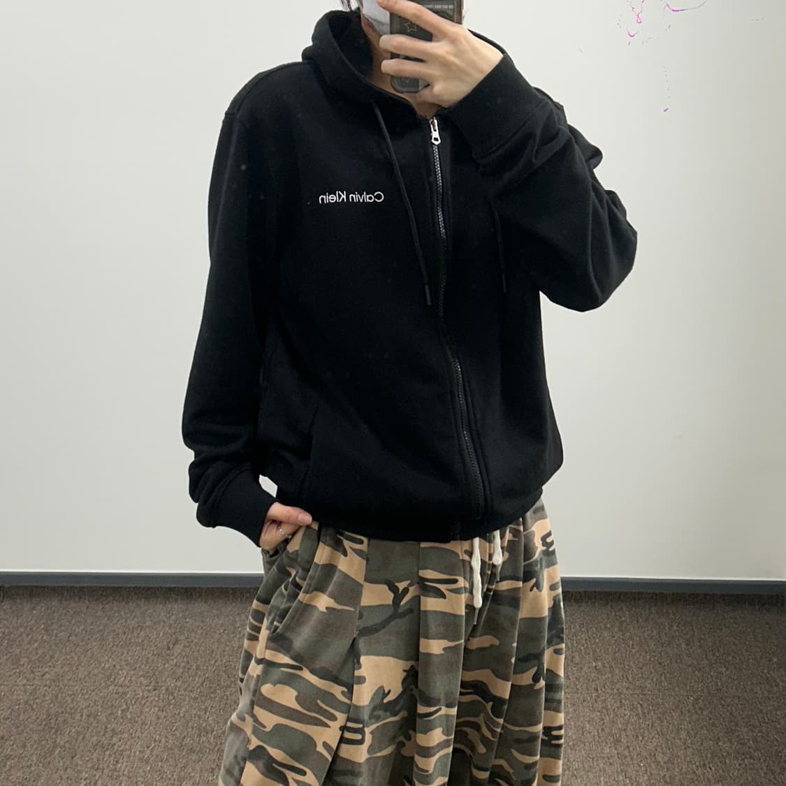 Calvin Klein 켈빈클라인 스펠아웃 로고 블랙 후드집업 상품이미지2