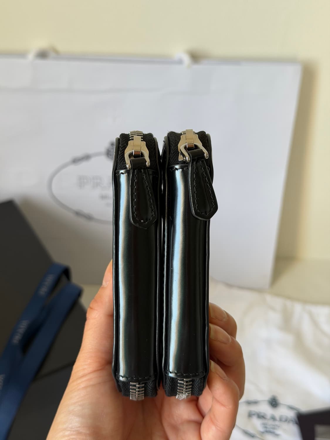 프라다 레더 트라이앵글백 미니 블랙 상품이미지4