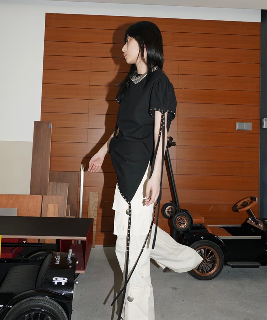 데어드 퍼프 슬리브 아일렛 스트랩 블라우스 블랙 상품이미지8