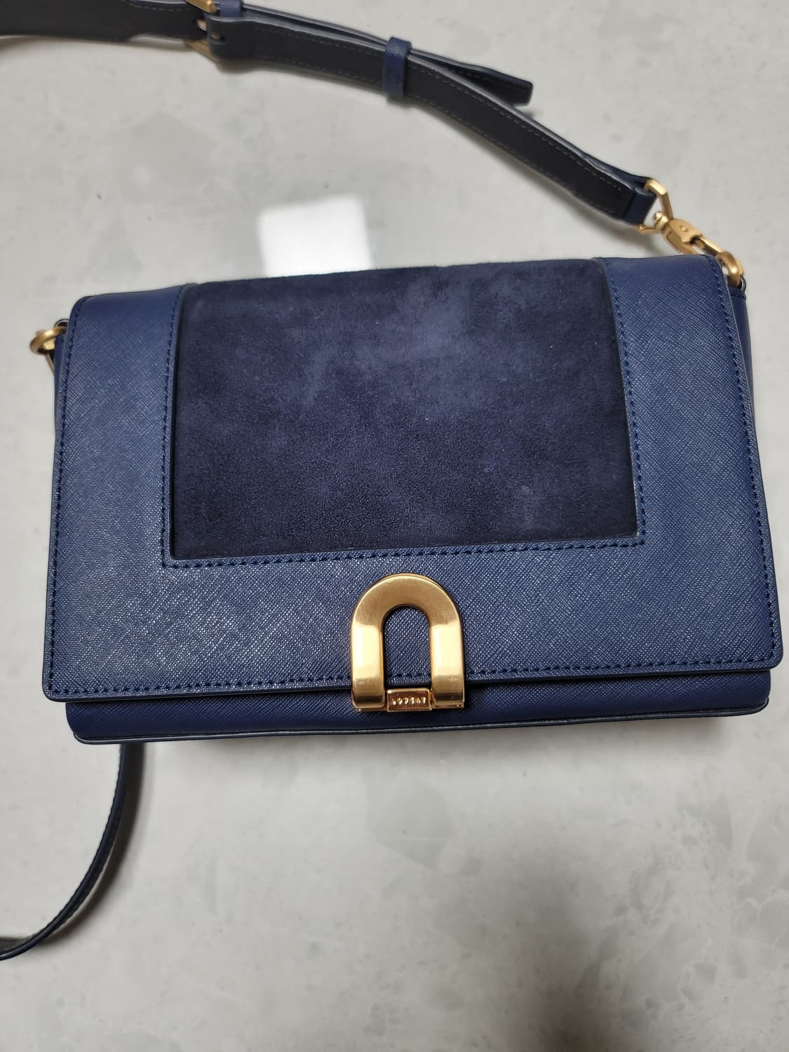 러브캣 그랑보네르 숄더백  가죽+스웨이드 상태극상

 상품이미지1