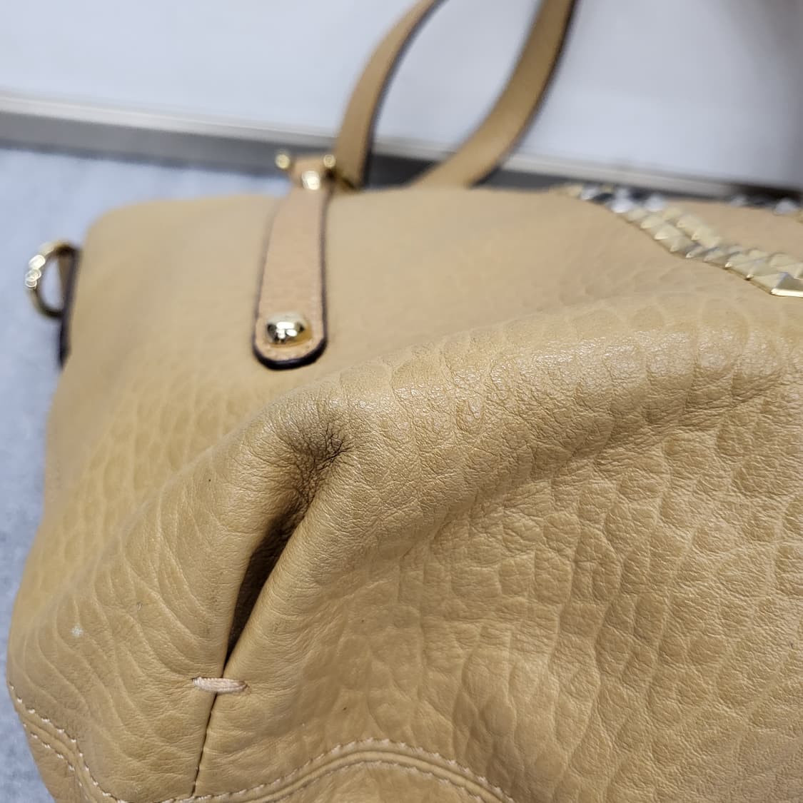 닥스 DD로고 스터드 장식 토트백 43x29cm 상품이미지7