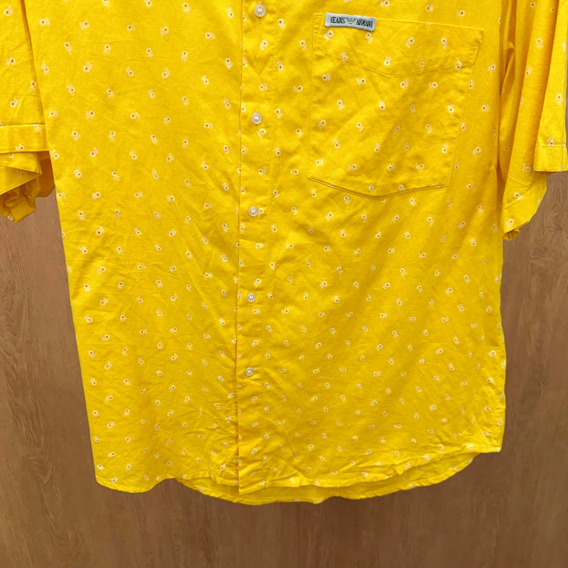 아르마니 진스 반팔 셔츠 플라워 패턴 싱글 포켓 디테일 레귤러핏 옐로우 상품이미지5