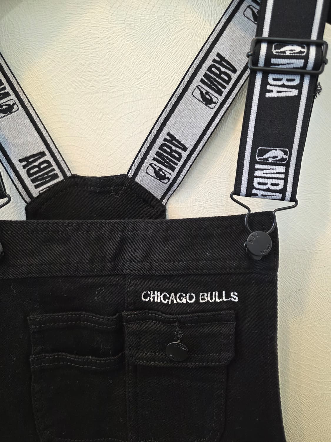 NBA 시카고불스 블랙 밴드 레터링 오버롤 멜빵스커트 상품이미지1