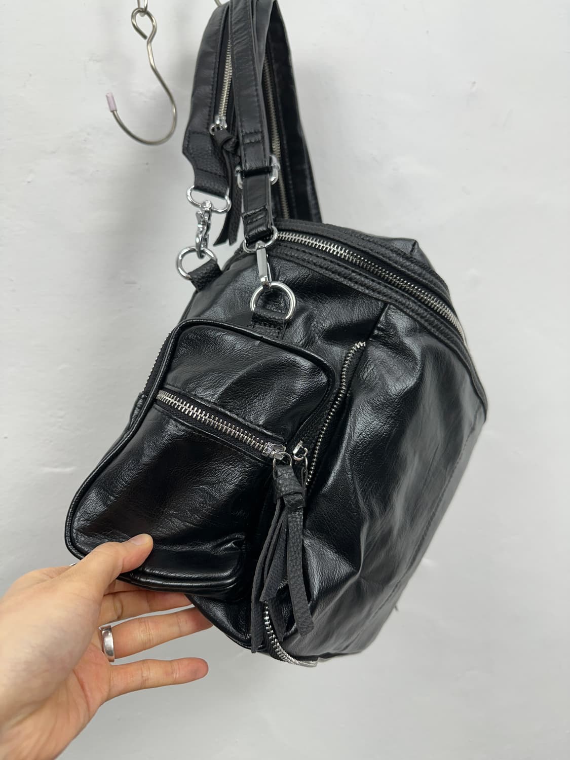 Zip Detail Faux Leather Multi-Pocket Sho 상품이미지4