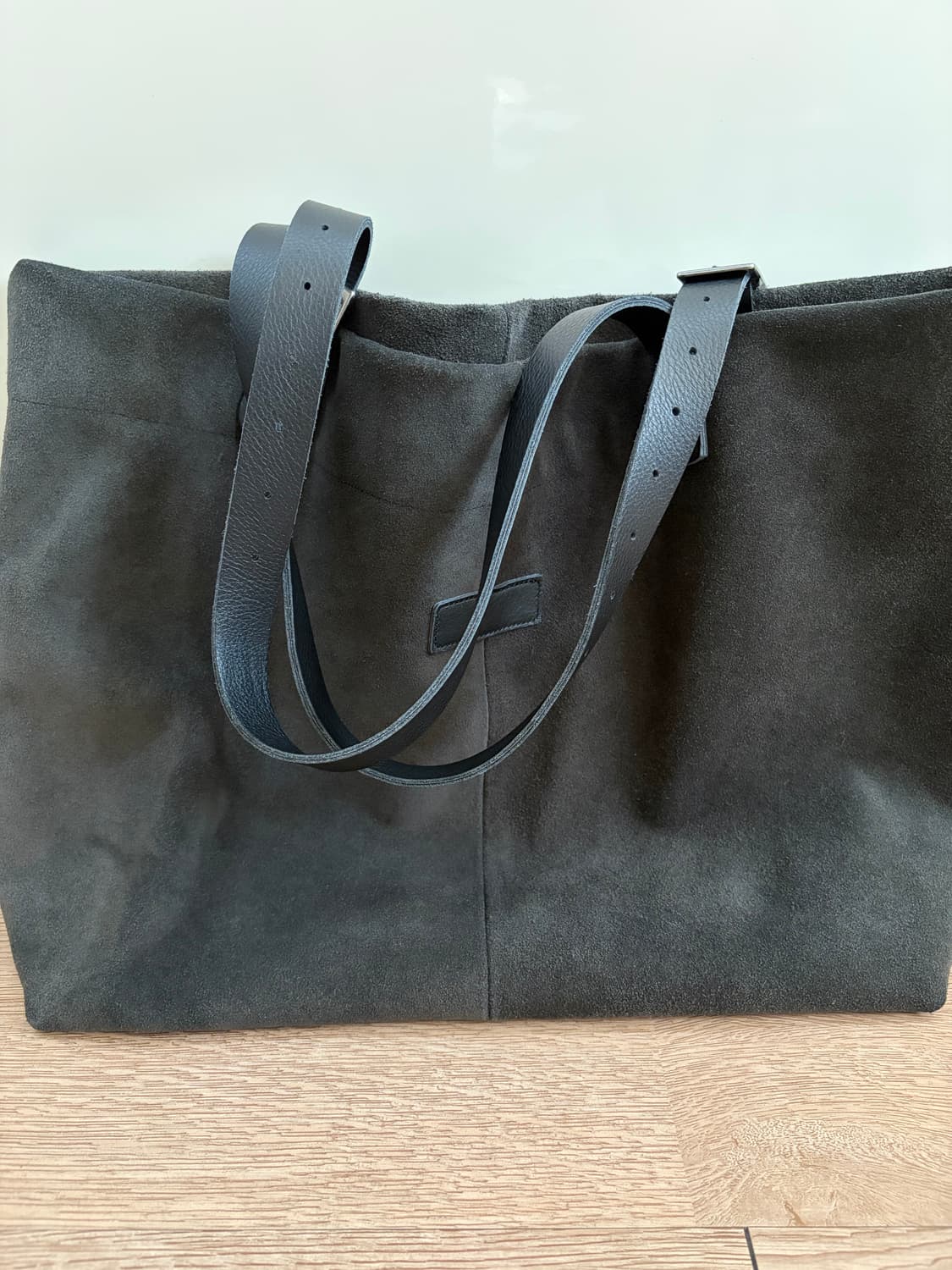 해칭룸 스웨이드 토트백 Dark Charcoal 상품이미지2