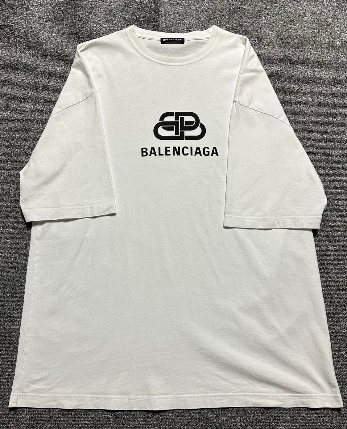 발렌시아가 BB로고 반팔티 상품이미지3