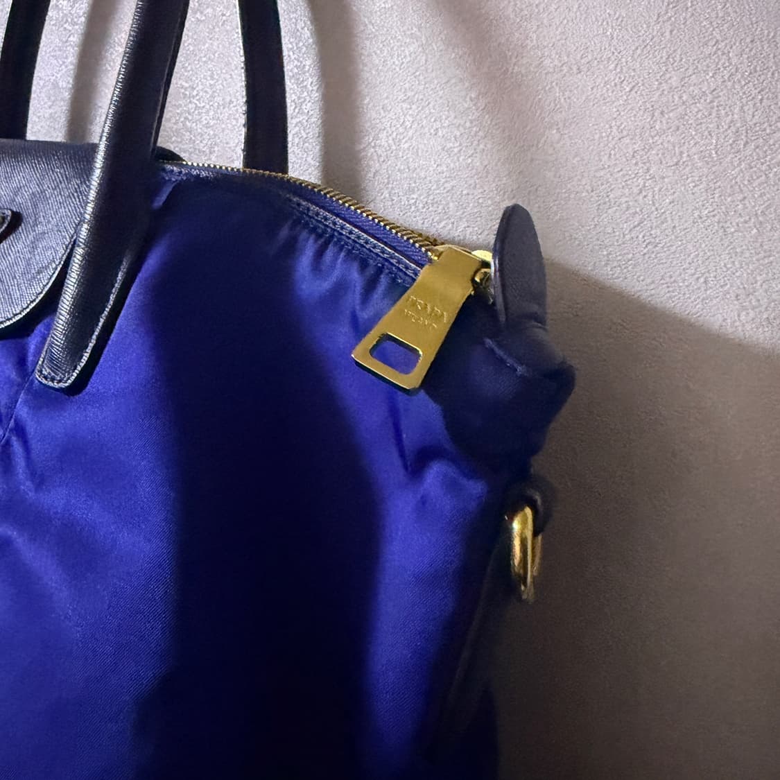 프라다 포코노 나일론 토트 블루 상품이미지4