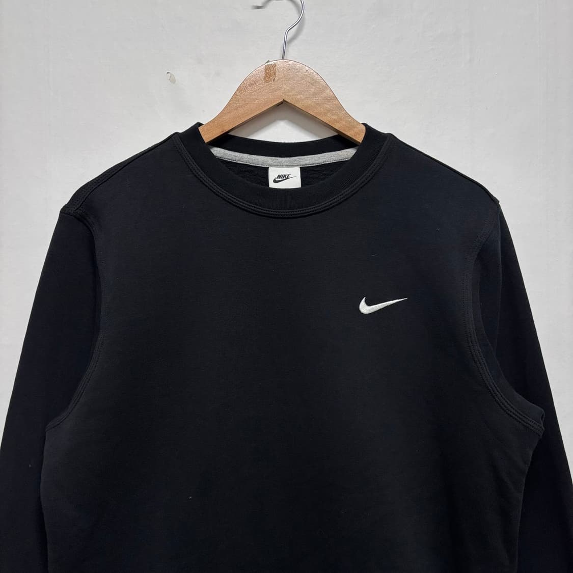 나이키 블랙 스우시 맨투맨 상품이미지2