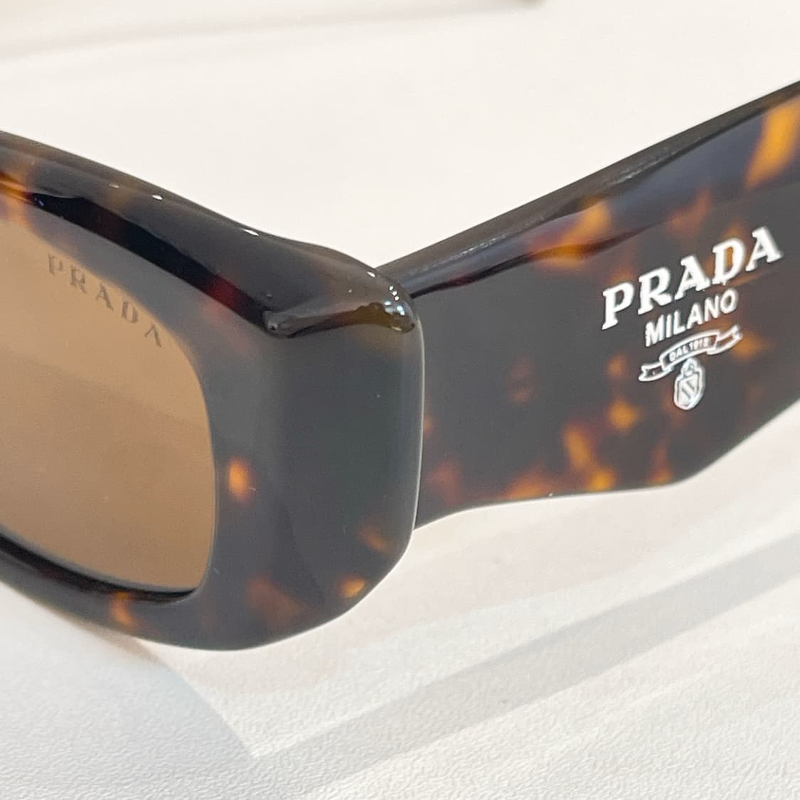 프라다 심볼 선글라스 슬레이트 4가지 배색 상품이미지5