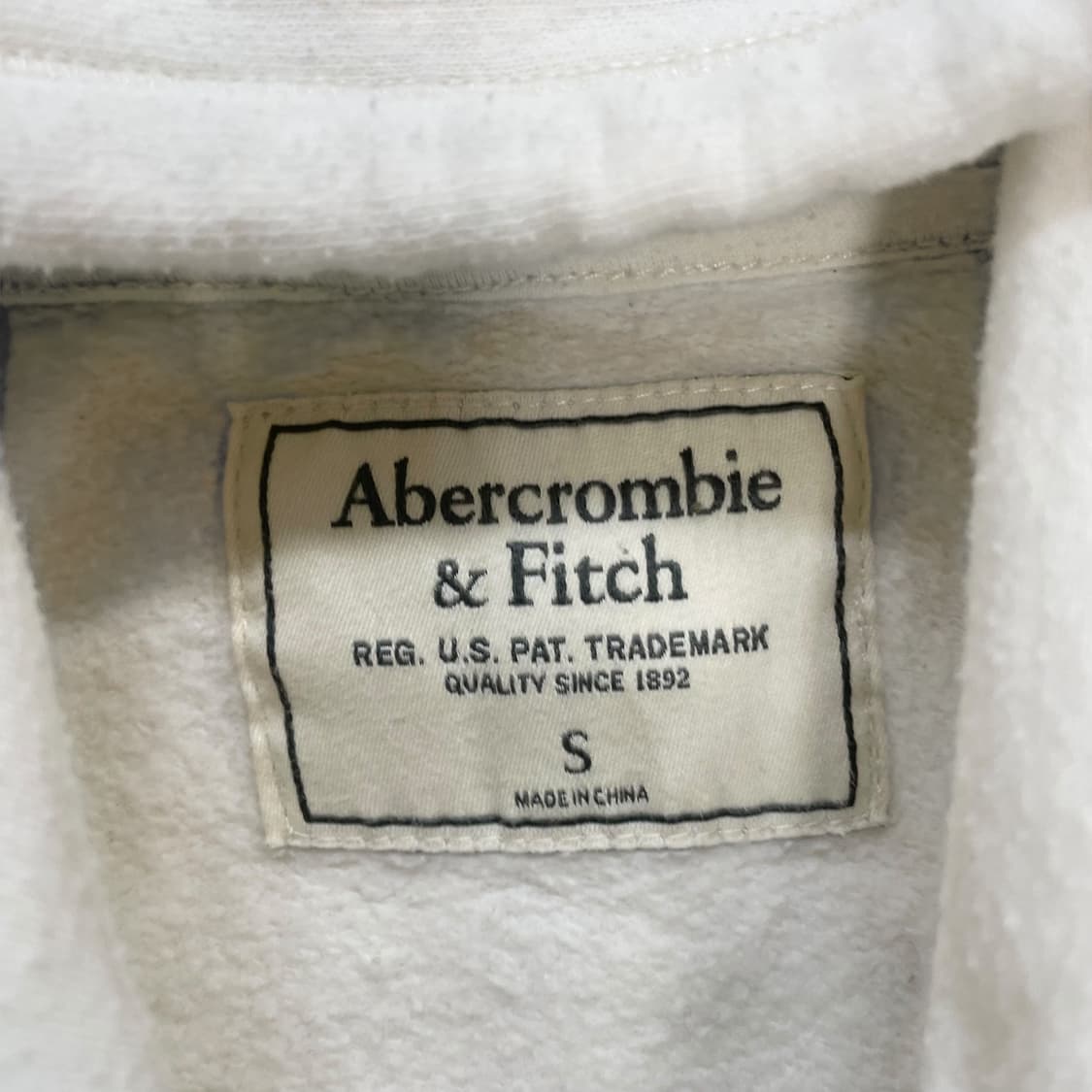 아베크롬비 스펠 로고 후드집업 화이트 상품이미지4