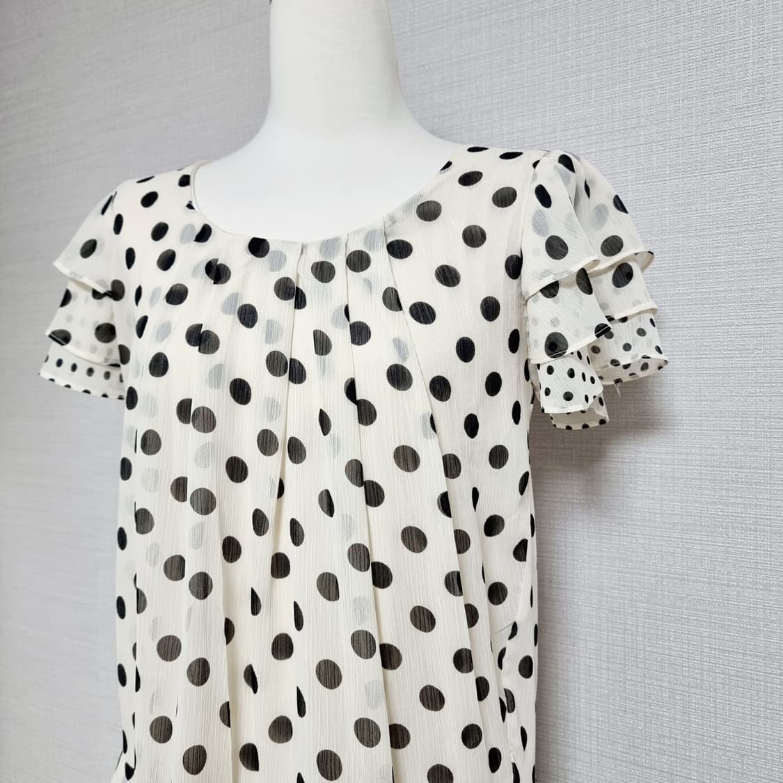 엑시즈팜 도트패턴 프릴 원피스 (미디움) 새상품 상품이미지6