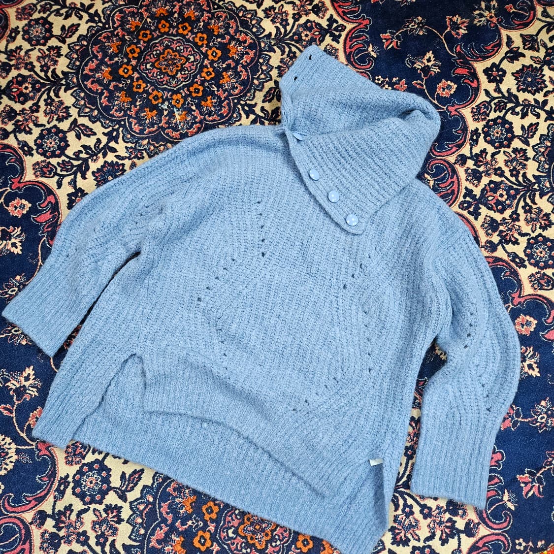 오즈세컨 언벨런스 카라 버튼 폴라 루즈핏 니트  상품이미지1