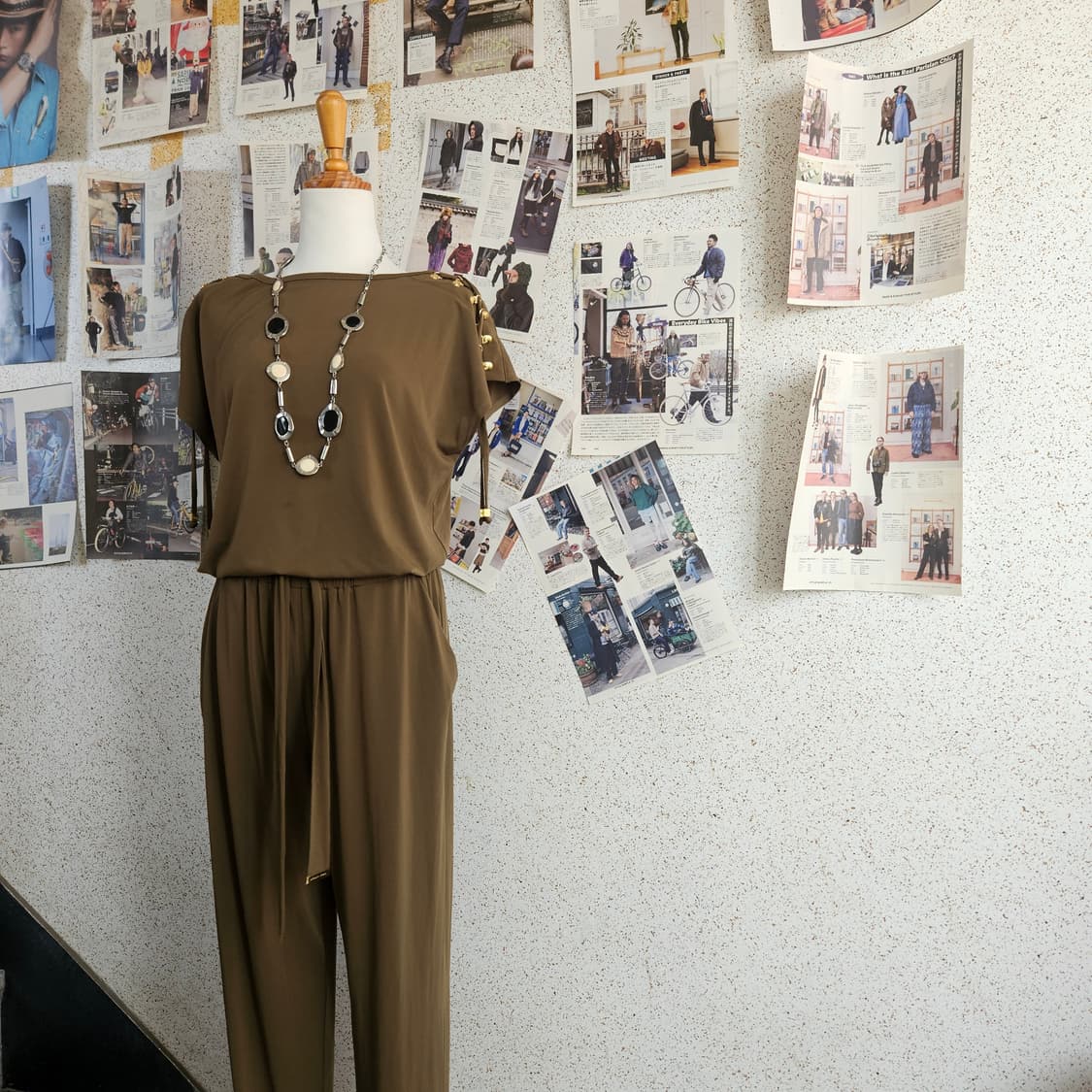 마이클코어스 카키 골든 숄더 포인트 레이온 점프수트 상품이미지3