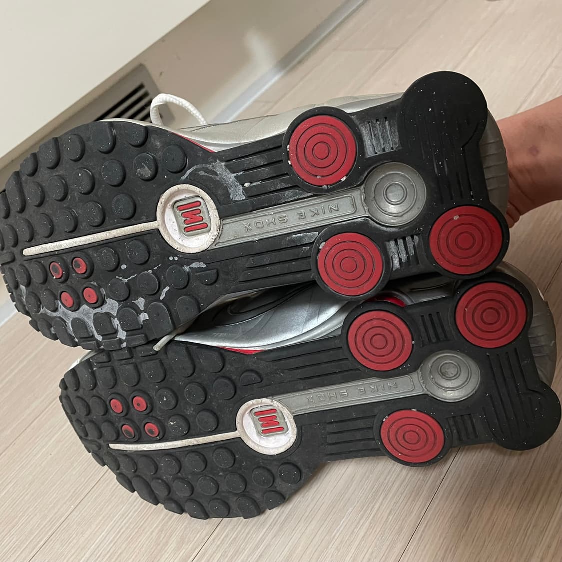 나이키 샥스 R4 커멧레드 255 상품이미지5