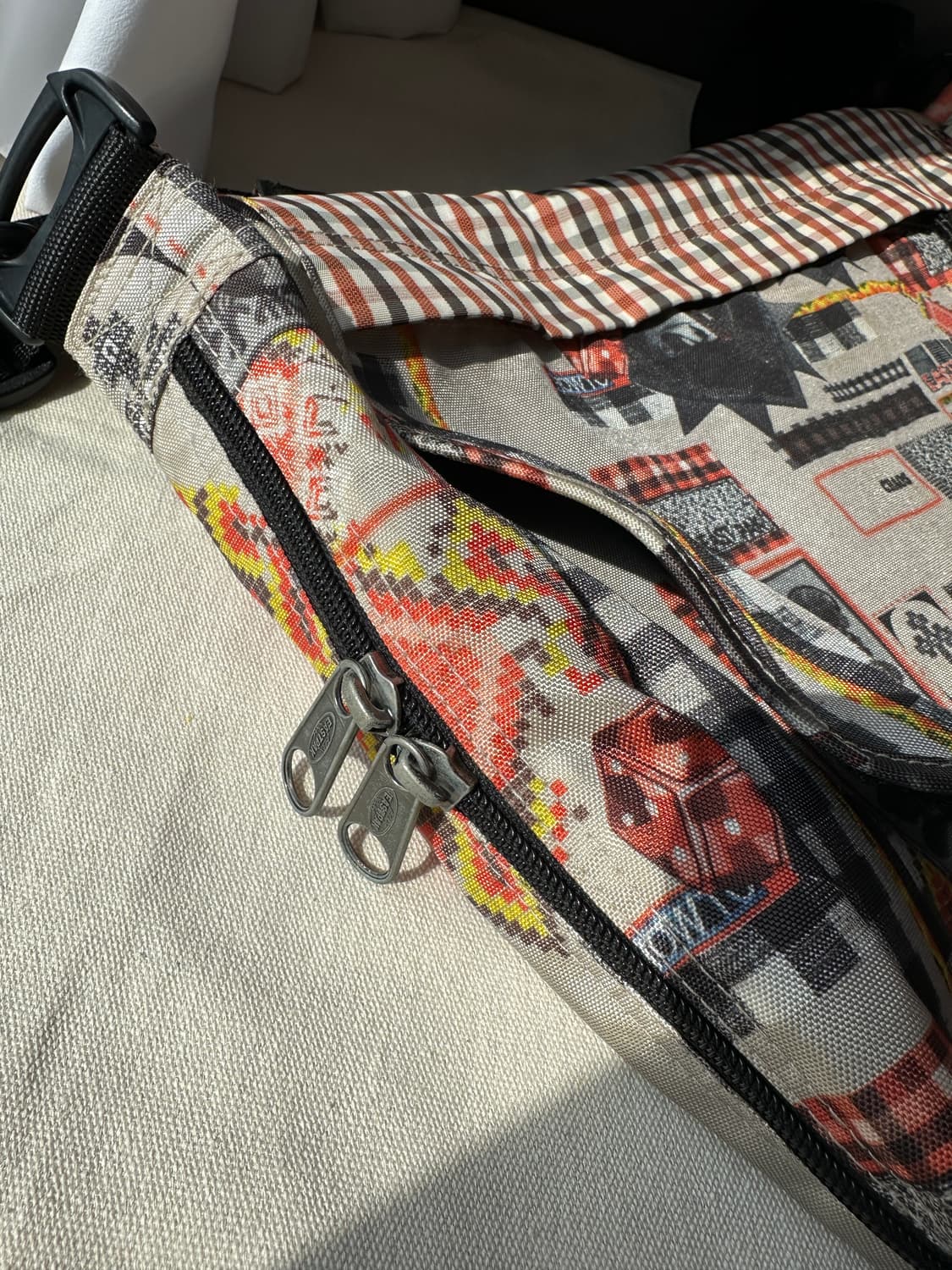 이스트팩 패치워크 프린팅 델리게이트 크로스백 상품이미지9