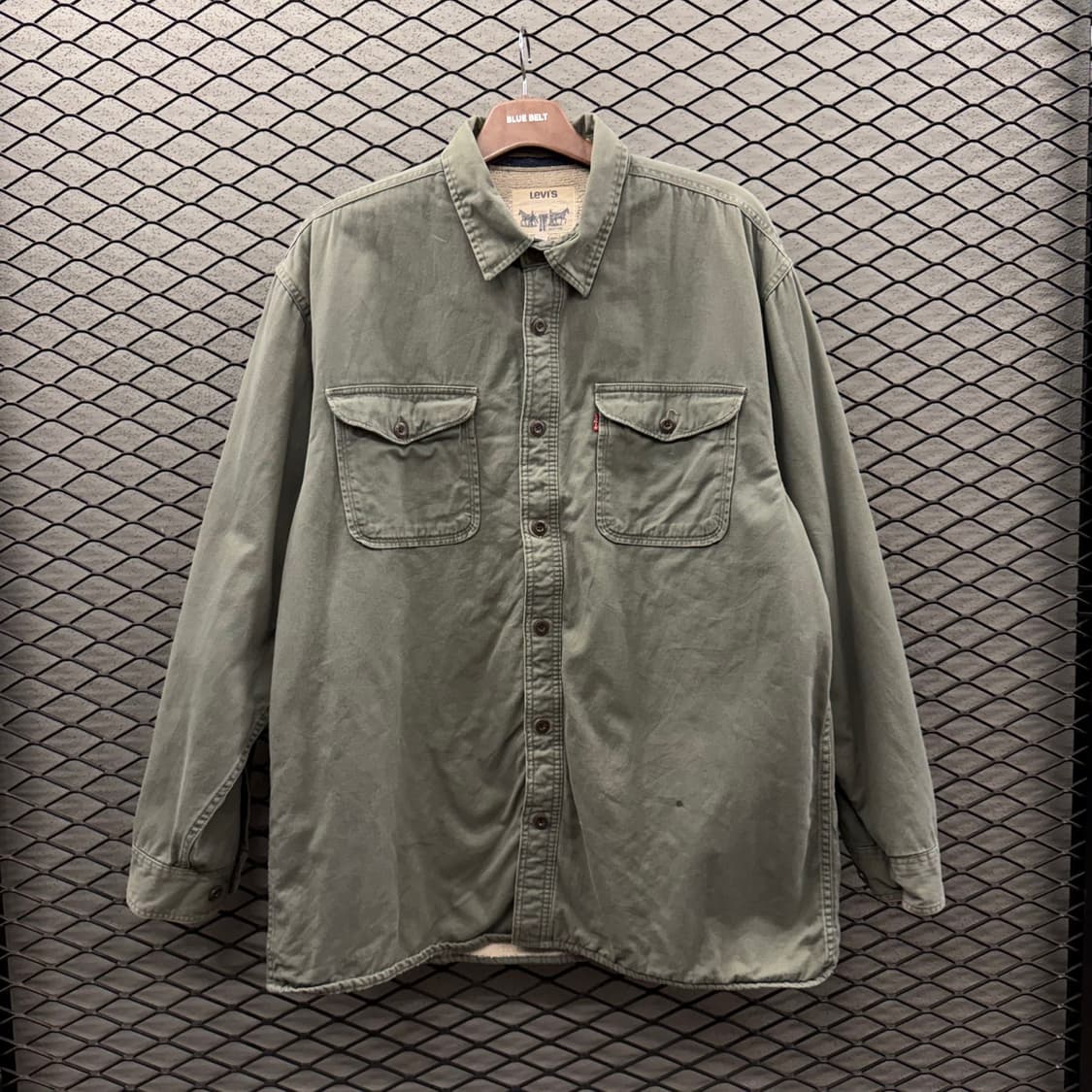 리바이스 밀리터리 셔츠자켓 밑단 레드탭 쉐르파 안감 디테일 카키 상품이미지2