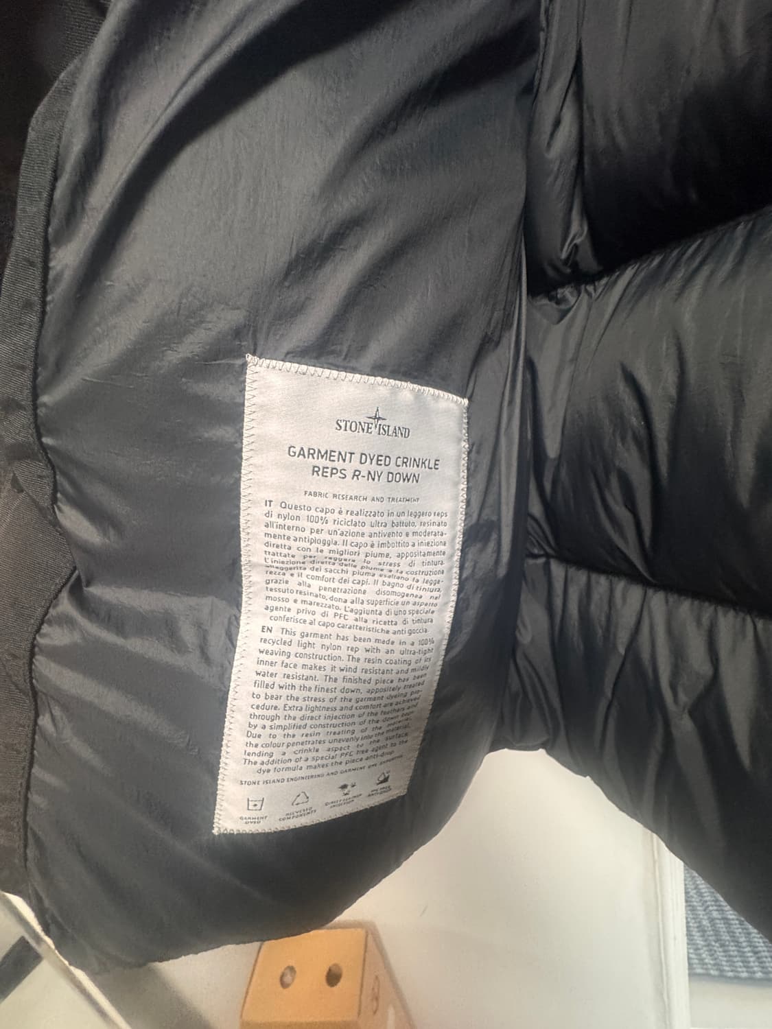 스톤 아일랜드 24fw 크링클랩스 논후드 패딩 M 상품이미지4