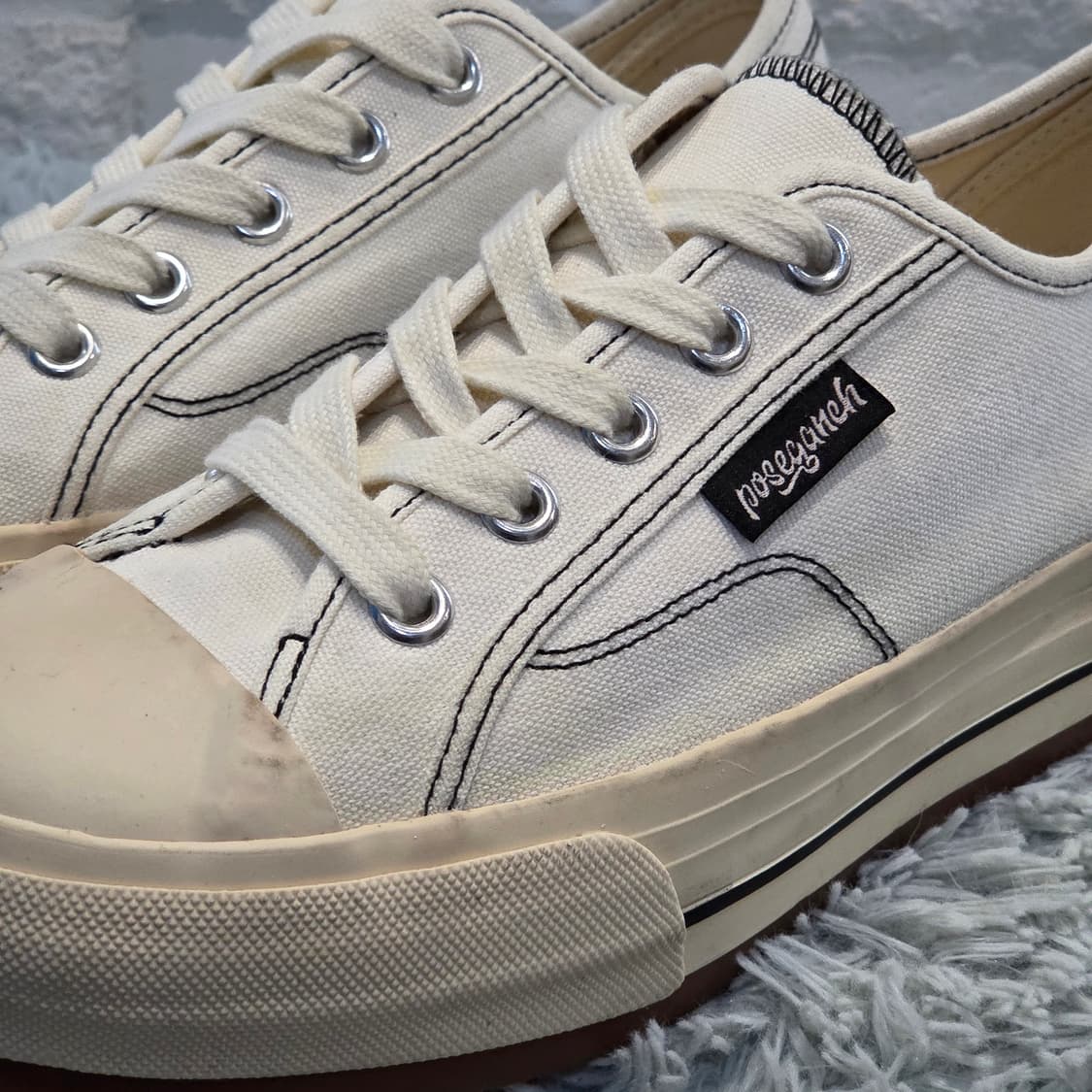 제품설명

클래식하면서도 데일리 활용도가 높은 아이보리 컬러의 로우 캔버 상품이미지3