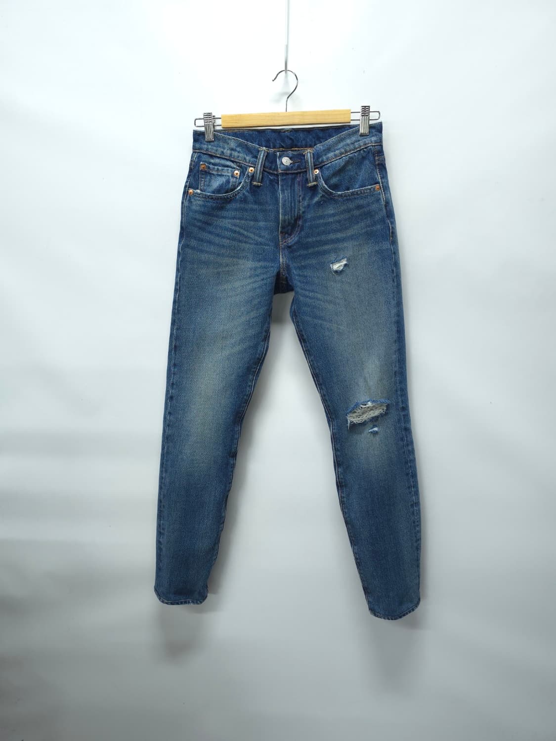 리바이스 여성 512 슬림 테이퍼드 중청 데미지진(28) 상품이미지1