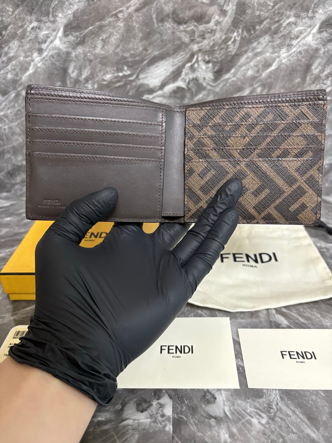 펜디 FF 스퀘어 레더 반지갑 상품이미지3