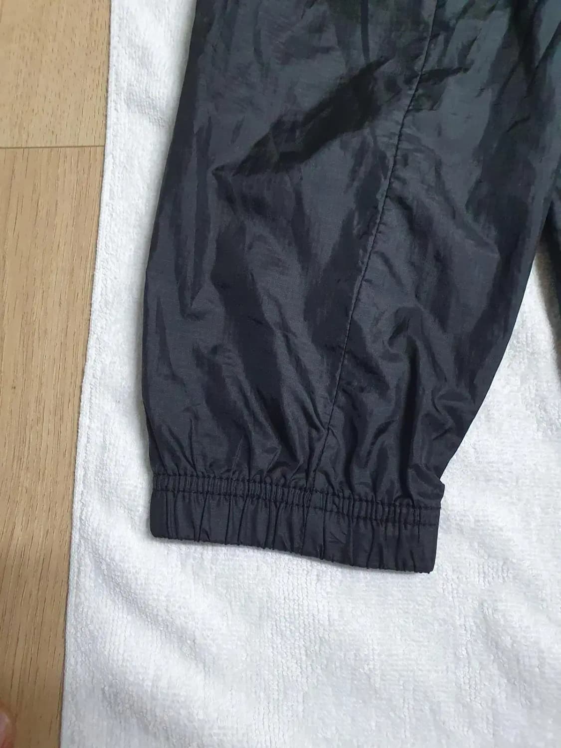 거의새제품 아디다스 로고 삼선 블랙 고프코어 바람막이 XL 상품이미지4