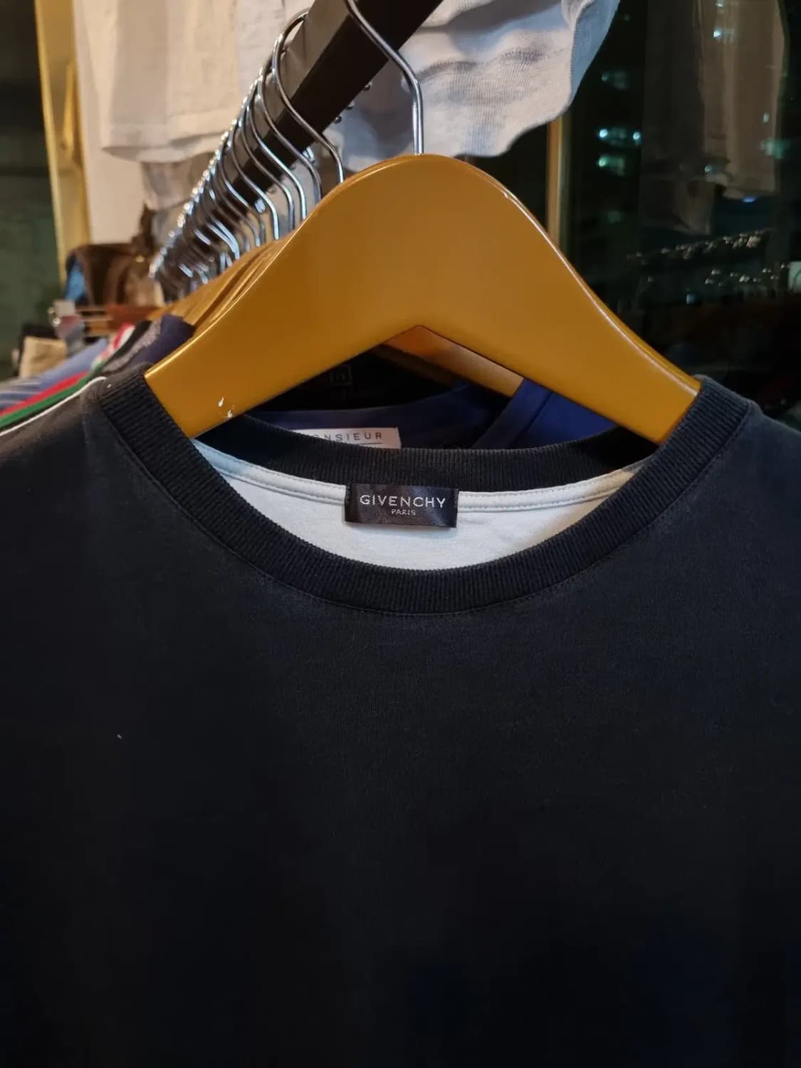 실사이즈 95~100 지방시 소매 화이트 레이어드 아수라 반팔티셔츠 상품이미지3