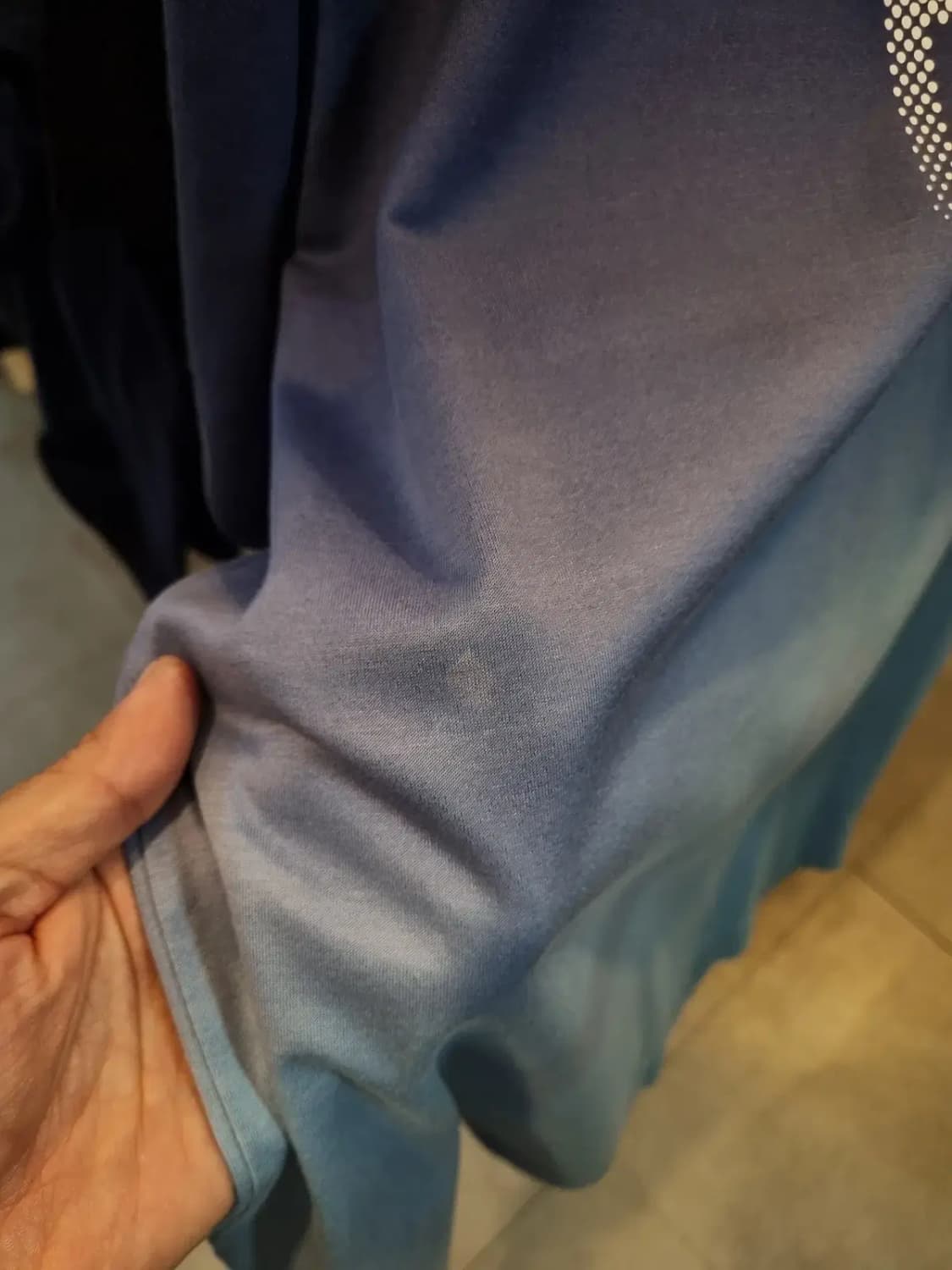 실사이즈 105 지방시 빅 로고 그라데이션 반팔티셔츠 상품이미지7