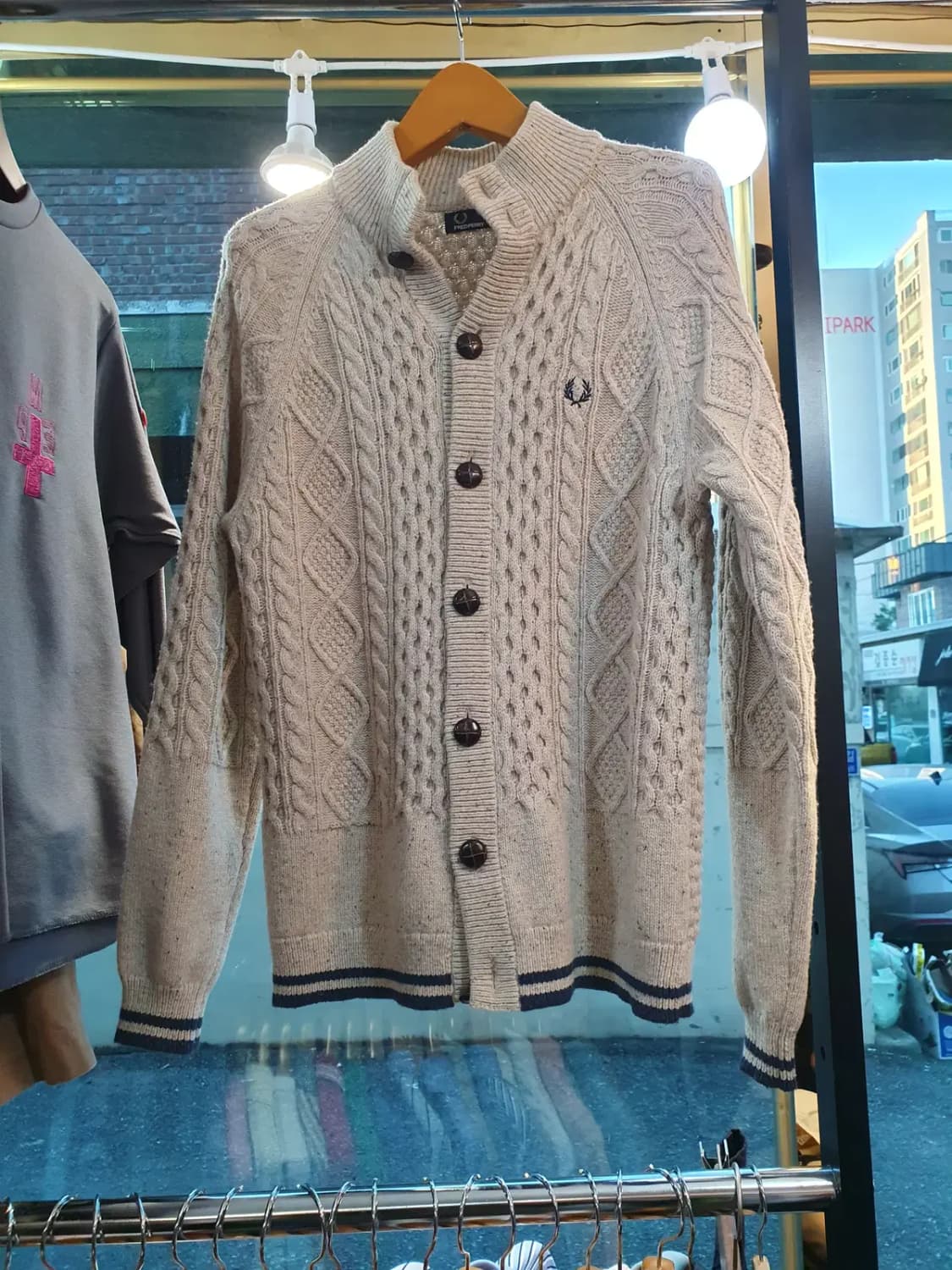 프레드페리 가슴 자수 로고 아란니트 M사이즈 상품이미지1